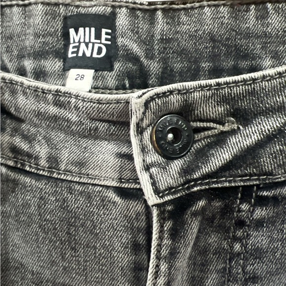 Light Gray Denim Jeans - Designed in Canada 🇨🇦  , size 28 - Picture 3 of 4